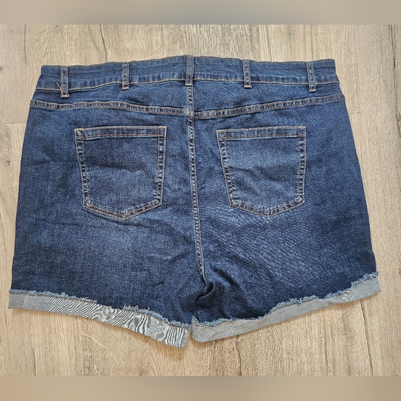NWT BloomChic Skinny Very Stretchy Button Fly Denim Shorts 24 3x - Picture 3 of 5